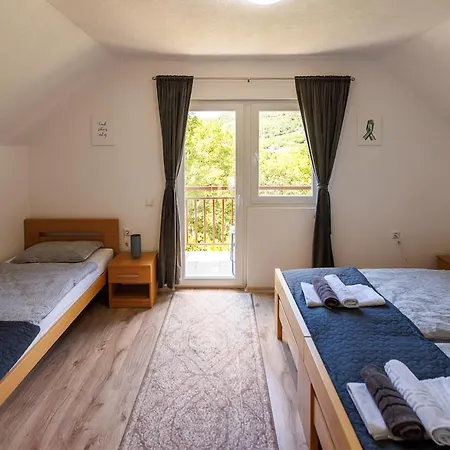 Aparthouse Bilic Apartment