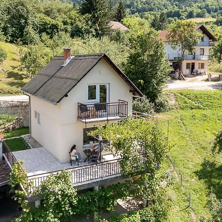 Aparthouse Bilic شقة